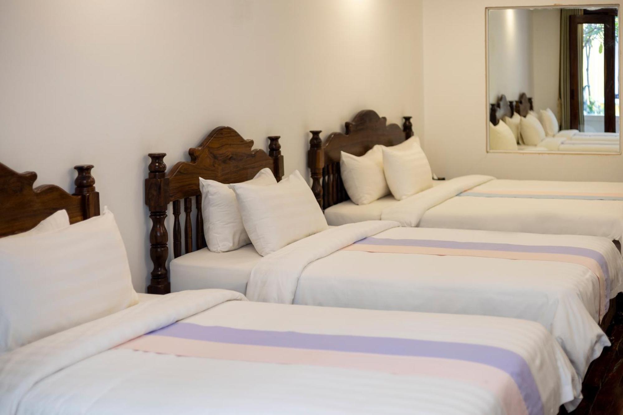 Habitación Triple Deluxe con vistas a la piscina