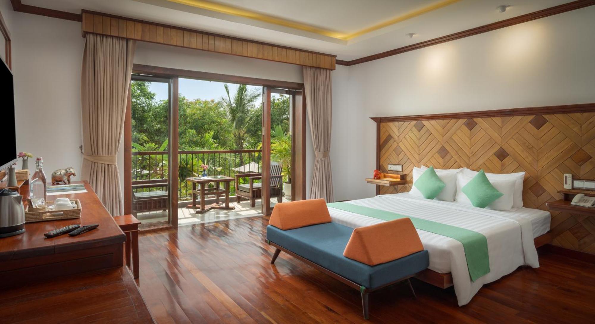 Deluxe Double Modern style Pool view Private balcony