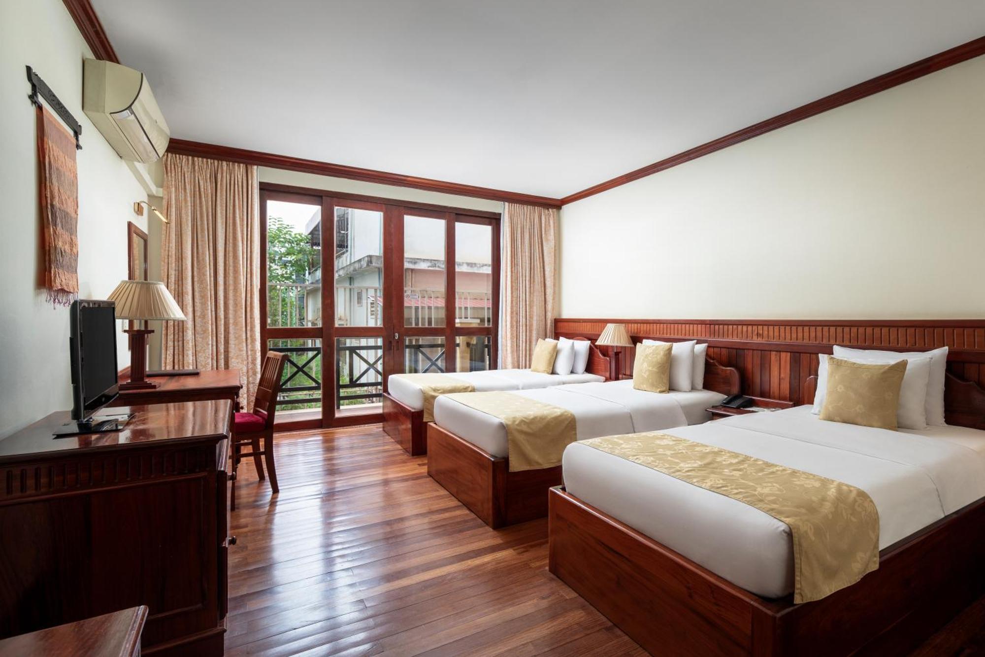 Deluxe Triple Room Balcony
